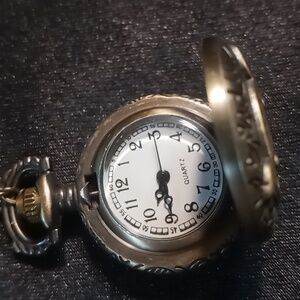 Ladies Small Pendant Pocket Watch Gold Brassy Tone Owl Necklace New Battery.